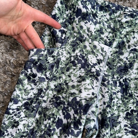 The Balance Collection Women’s sz Small Green/Blue/White Activewear Capris 21" - Picture 3 of 7